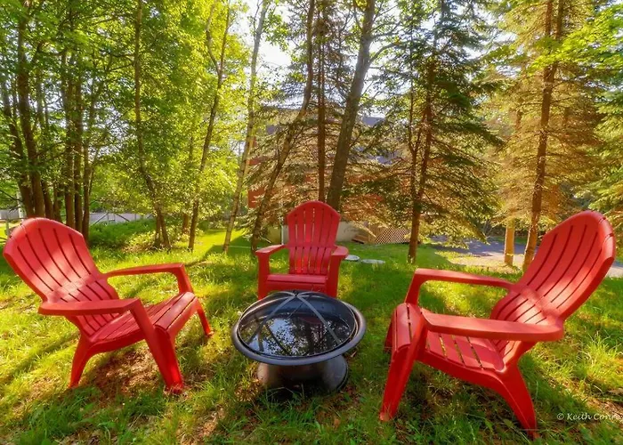 Beautiful Chalet With Hot Tub & Sauna In Poconos