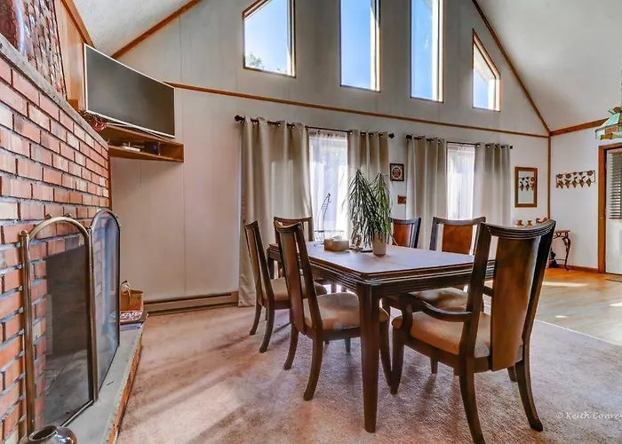 Beautiful Chalet With Hot Tub & Sauna In Poconos