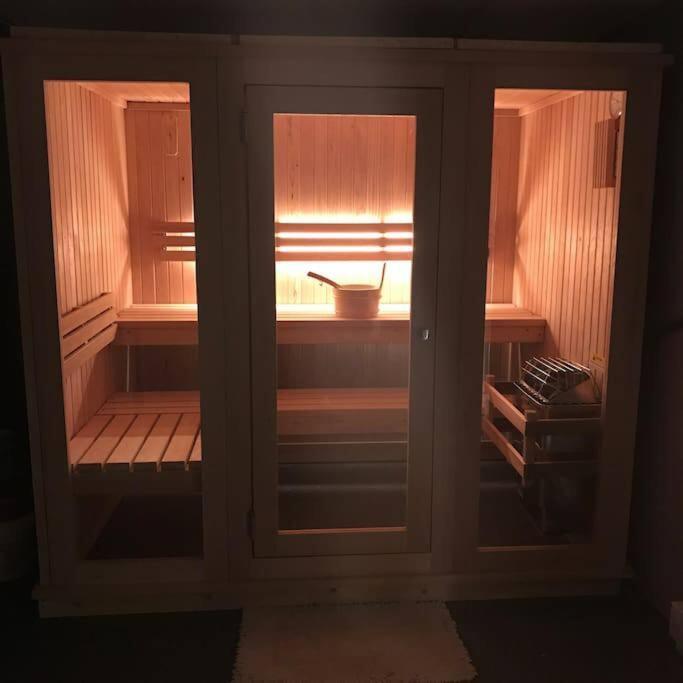 Beautiful With Hot Tub & Sauna In Poconos *