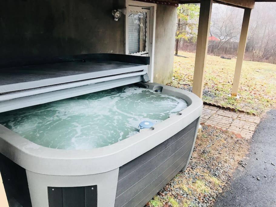 Beautiful With Hot Tub & Sauna In Poconos *