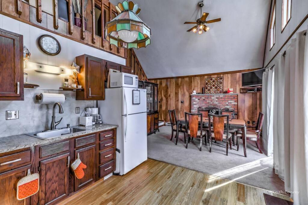 Chalet Beautiful With Hot Tub & Sauna In Poconos