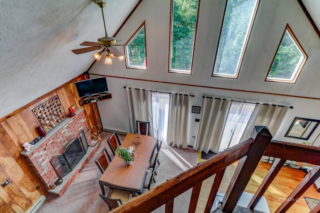 Beautiful With Hot Tub & Sauna In Poconos * Long Pond